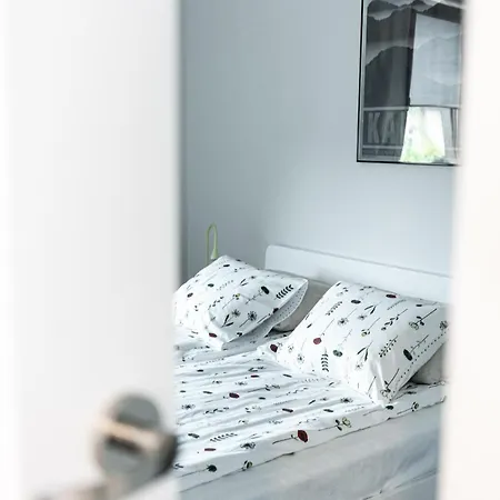 Modern House In Old Town Numero 8 דירה *